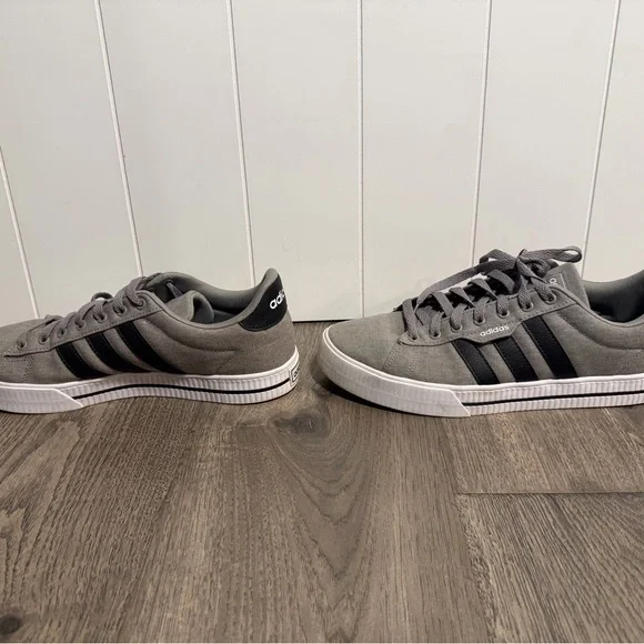 Adidas Classic Gray Sneakers with Black Stripes - Picture 4 of 7